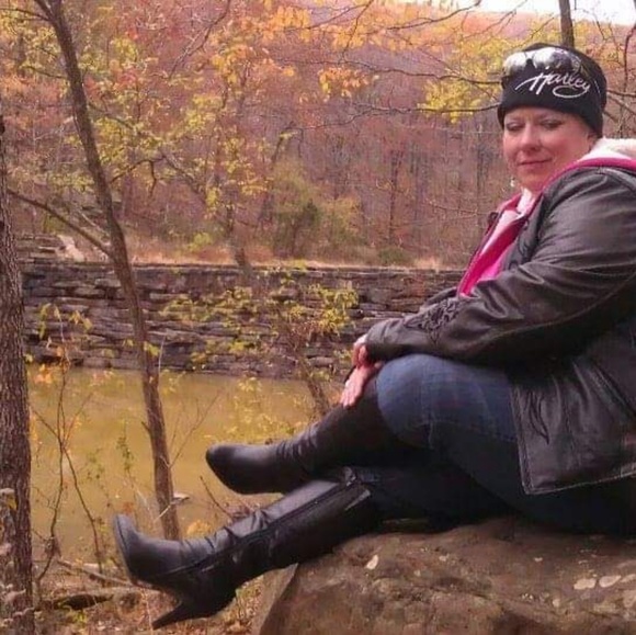 Meet your Posher, Lisa - Picture 1 of 1